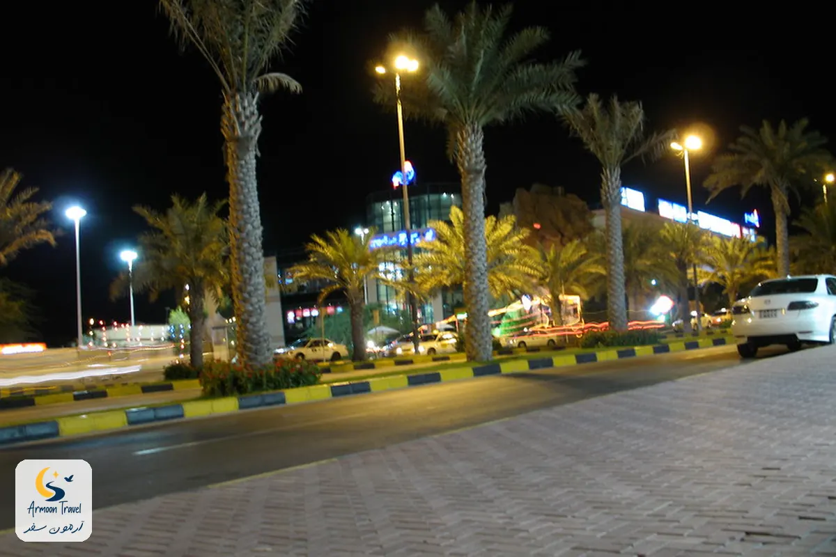 بلوار ساحلی کیش در شب