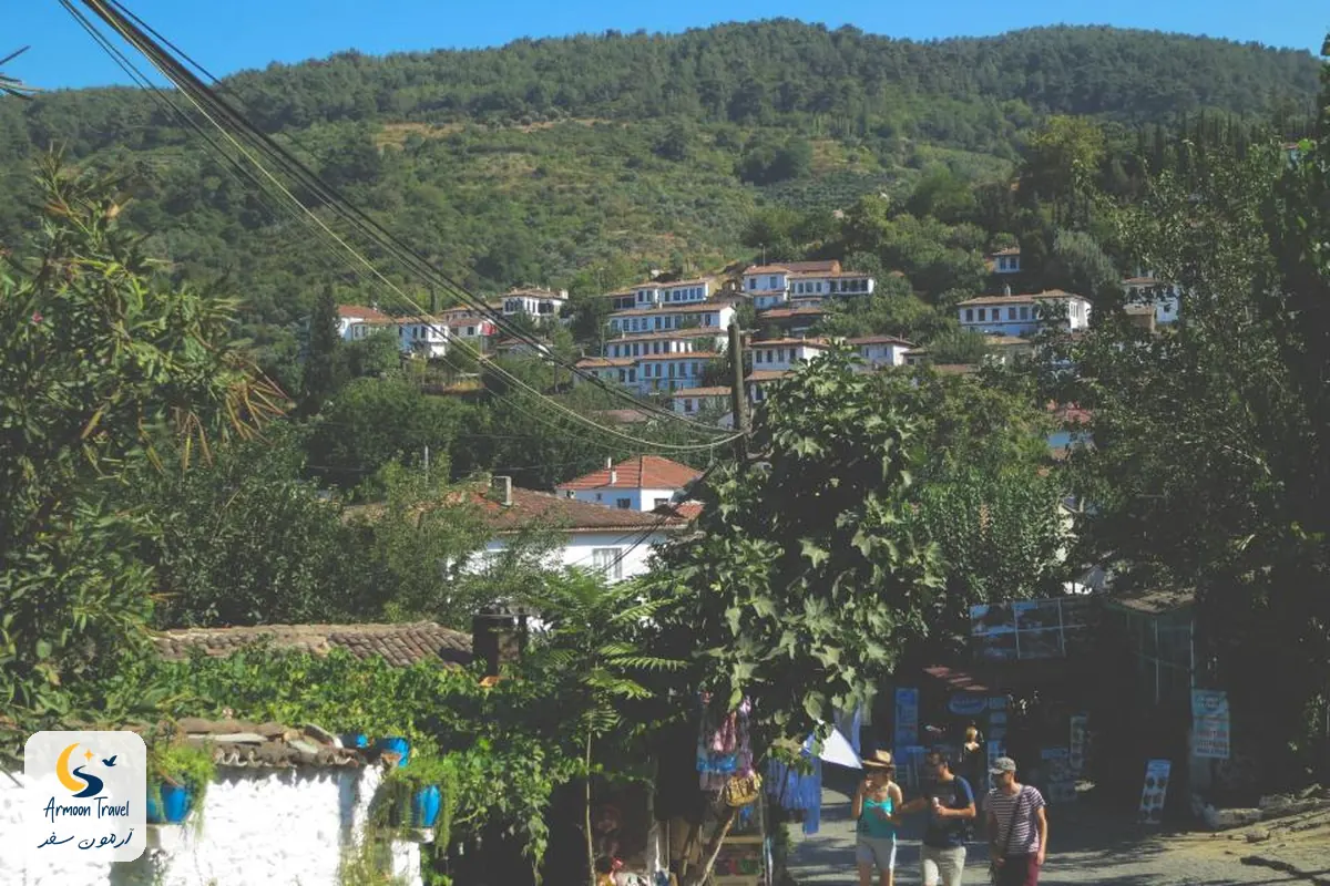 روستای کوهستانی نزدیک کوش‌آداسی