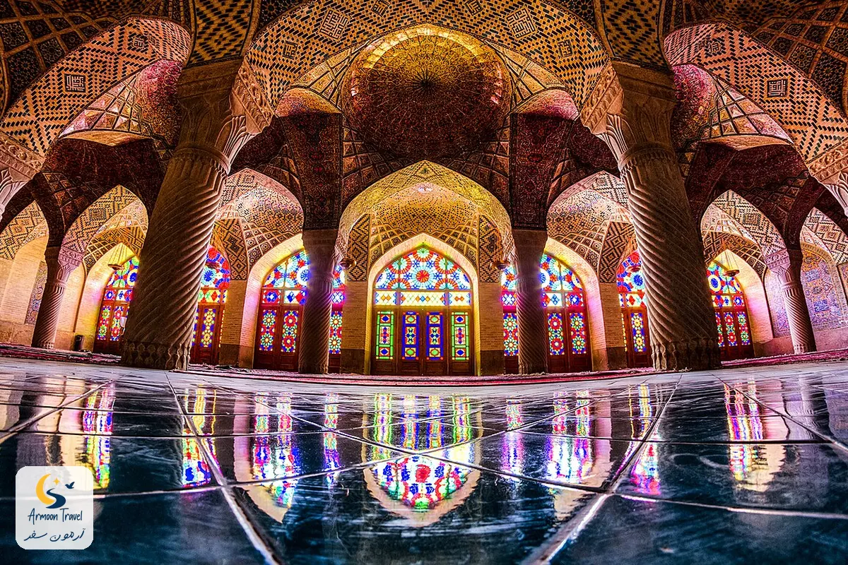 راهنمای سفر به شیراز: تخت جمشید، حافظیه، باغ ارم، مسجد نصیرالملک و برنامه‌ی ۳ روزه