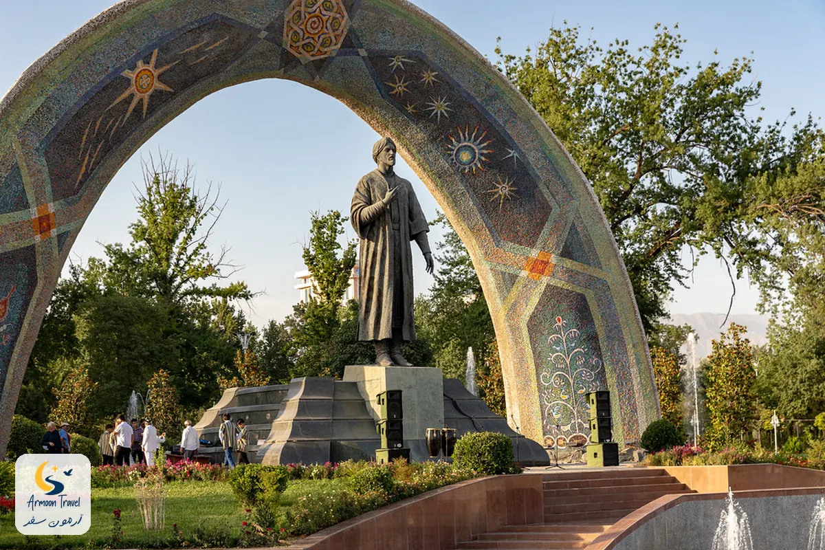 بنای یادبود سامانی، دوشنبه