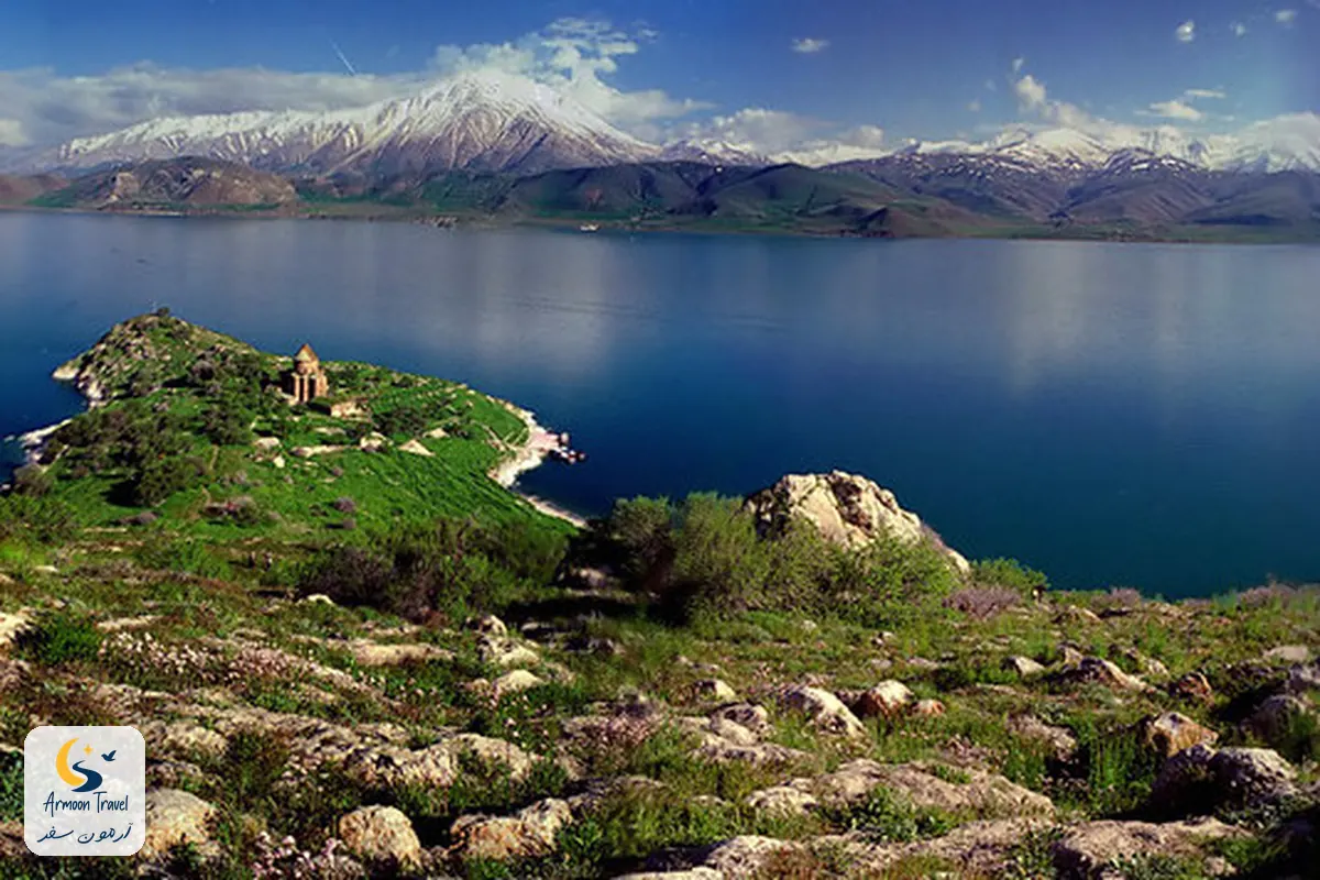 منظره‌ی دریاچه‌ی وان