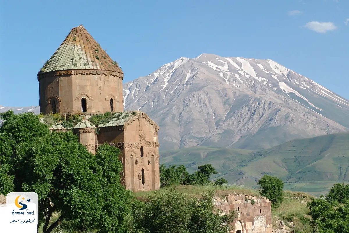 کلیسای تاریخی آختامار